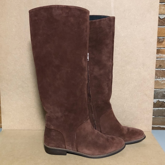 NWOB UGG Mahogany New Daley Suede Equestrian - Picture 2 of 5